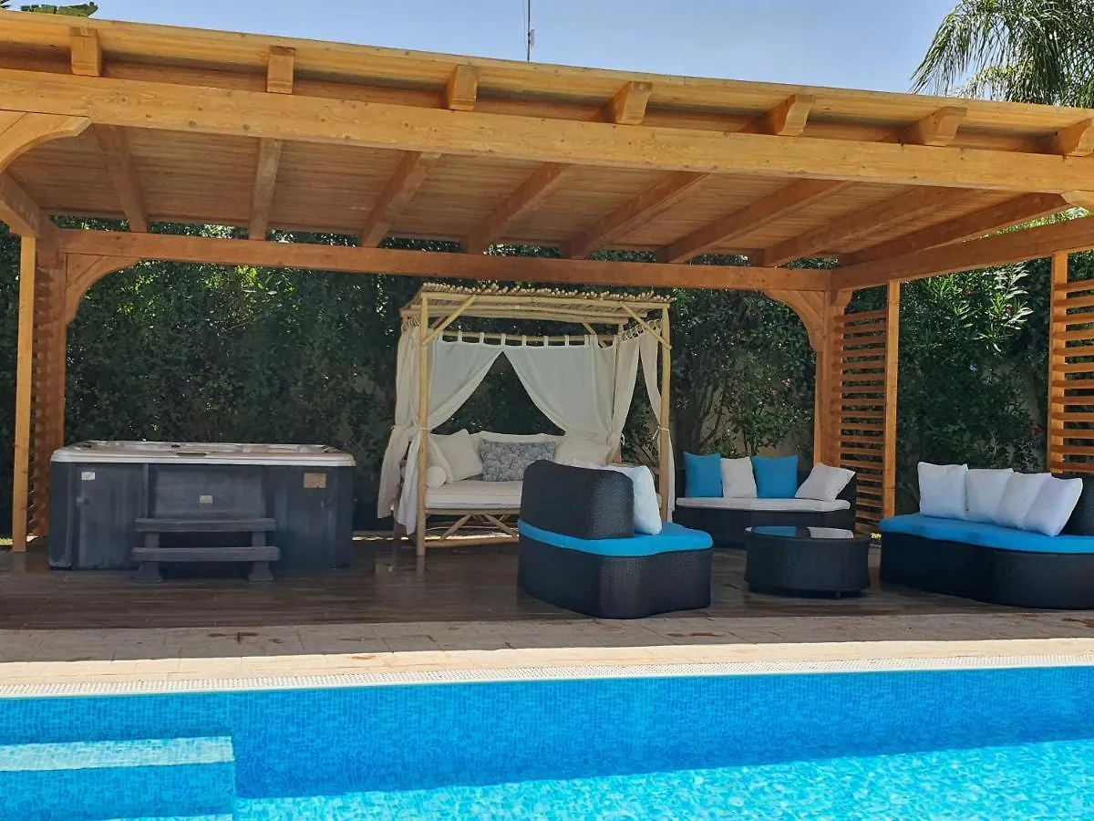 Holiday home Depandance Con Piscina E Jacuzzi Villa Fontane Bianche