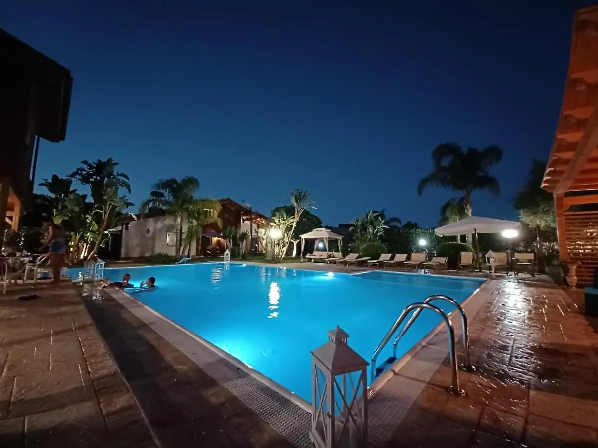 Depandance Con Piscina E Jacuzzi Villa Fontane Bianche Italy