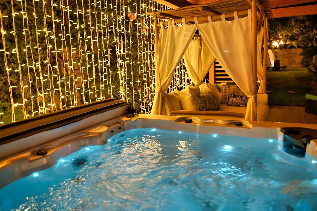 Holiday home Depandance Con Piscina E Jacuzzi Villa Fontane Bianche Italy