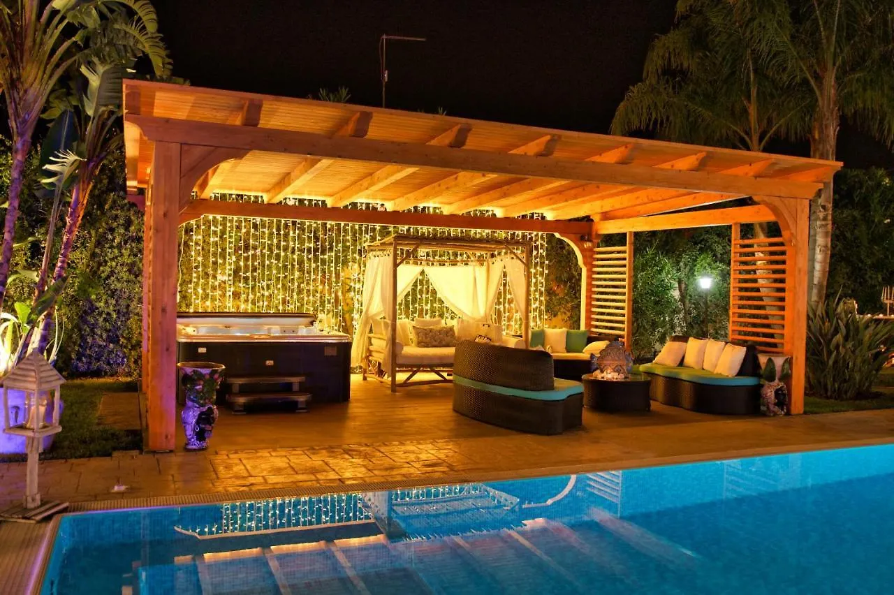 Holiday home Depandance Con Piscina E Jacuzzi Villa Fontane Bianche