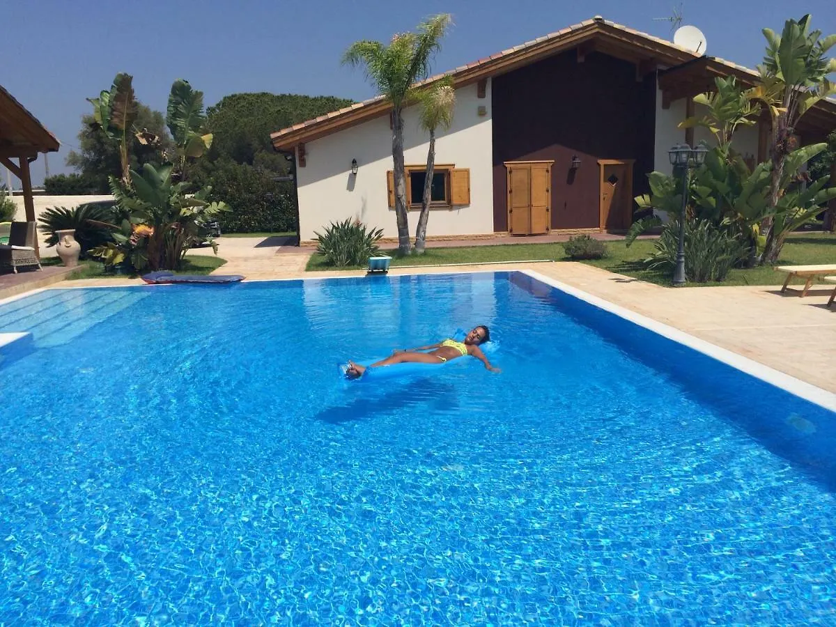 Holiday home Depandance Con Piscina E Jacuzzi Villa Fontane Bianche